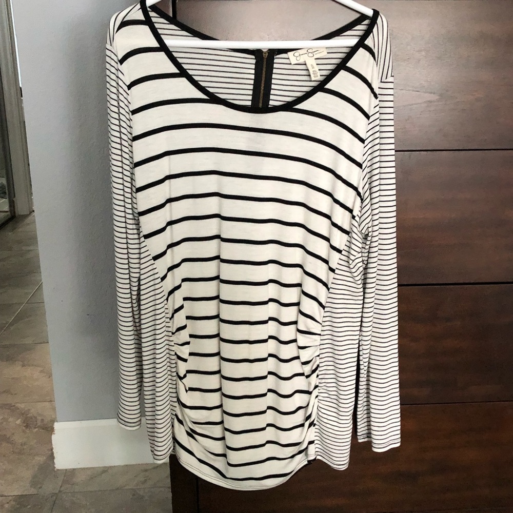 Jessica Simpson, XL maternity shirt.